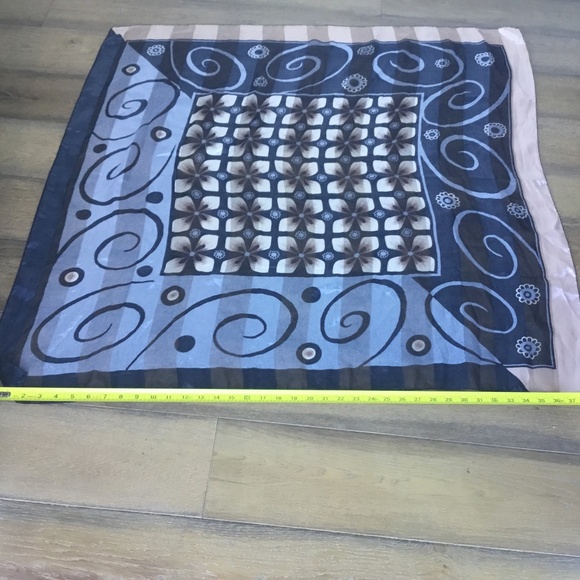 Scarf  Geometric Print 36 inches - Picture 5 of 6